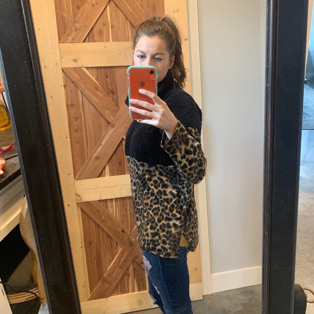 Cheetah 1/4 Zip Sweater w Pockets - Picture 3 of 3